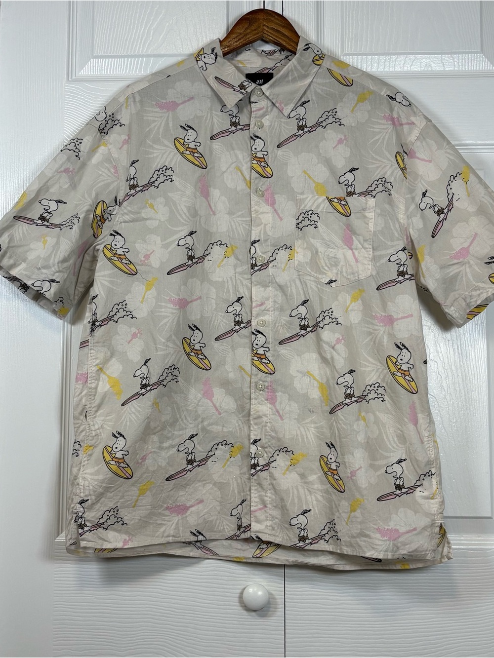 H&M Peanuts Snoopy Surf Shirt Relaxed Fit Medium Hawaiian Camp Button Up